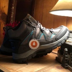 NWT northside waterproof hiking boots 9.5 8.5